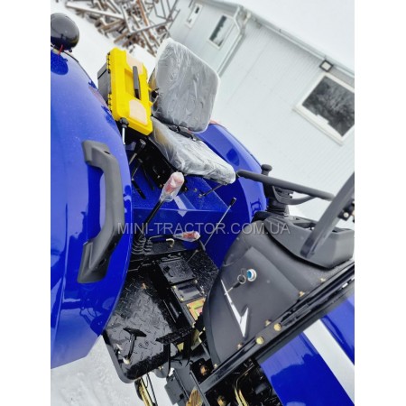 Трактор TERRA FORCE 3254HX, двигун КМ385ВТ, широкі шини, редукторні мости, зашиті крила, рівна підлога Трактор TERRA FORCE 3254HX, двигун КМ385ВТ, широкі шини, редукторні мости, зашиті крила, рівна підлога